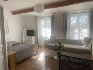 La maison des quais avec vue sur la Sorgue, terrasse, 2 chambres parking securise prive