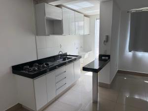Apartamento novo a 400 metros do Shopping Flamboyant e a 6 km do MotoGP