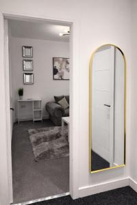 Boutique Home MCR with Games Table, Sleeps 9