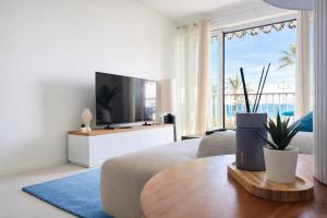 Luxury Beachfront 2BR Promenade des Anglais