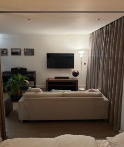 Stylish Chelsea Riverside Apartment