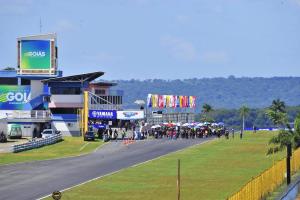 Apartamento novo a 400 metros do Shopping Flamboyant e a 6 km do MotoGP