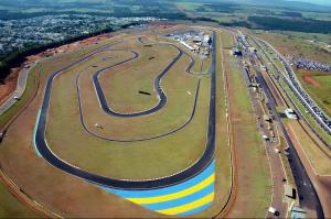 Apartamento novo a 400 metros do Shopping Flamboyant e a 6 km do MotoGP