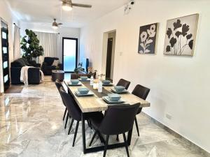Downtown 1 or 2 Bedroom Stay - 3-min to Ferry