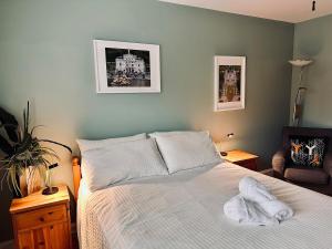 Cozy 3BR Annapolis sleeps 6 Private Deck, Parking