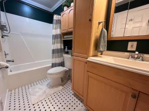 Cozy 3BR Annapolis sleeps 6 Private Deck, Parking