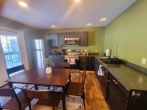 Cold Brook Lodge - 2 and 3 Bedroom Luxury Apartments