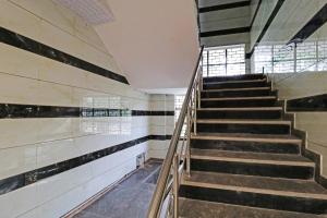 Collection O Qotel Peeragarhi