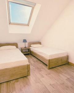 Duplex 3 bedrooms 8 people Heated pool Ski in ski out