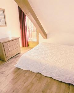 Duplex 3 bedrooms 8 people Heated pool Ski in ski out