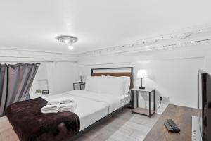 Summer Studio with Terrace by Hyde Park