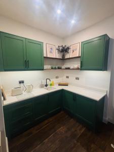 Twenty 7 - Modern & Spacious Townhouse