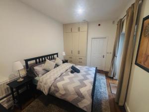 Twenty 7 - Modern & Spacious Townhouse