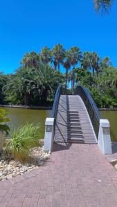 De Groove Luxury Homes