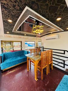 Punjab Adventure Travels Houseboat Alleppey