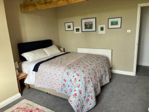 Country cottage sleeps 6