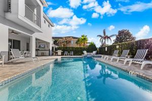 Happiest Home on Earth - Custom Pirate & Nature Bunks 8 King Suites Theater & Pool