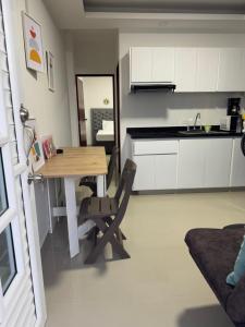 Apartamentos el mochilero frente a la playa piso 1 apto 1