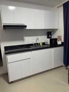 Apartamentos el mochilero frente a la playa piso 1 apto 1