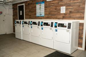 New Quiet Studio Near Atrium Health with 24-7 Gym