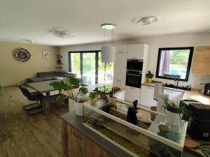 Maison 4 chambre 11personnes grand jardin