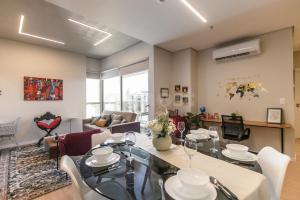 Petra Tower Luxury 2 BR Apt w Resto, Pool & Gym