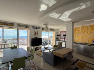 4 person apartment with sea view Cannes Croisette