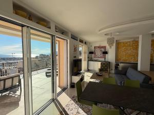 4 person apartment with sea view Cannes Croisette