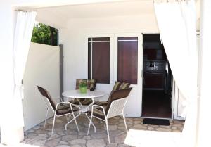 Guest House Andjela with terrace, garden and sea view