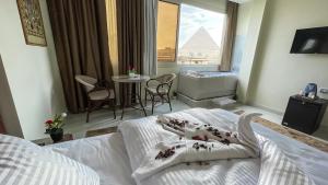 Queen Inn Pyramids View