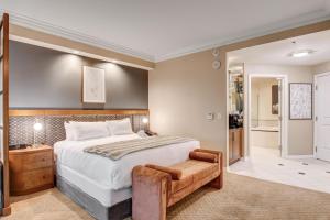 Luxury Jr Suite with Balcony Strip and Sphere Views