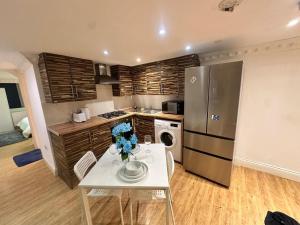 Bright Budget Studio Flat near Westfield London