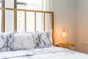 Downtown near Magnificent Mile and Lake