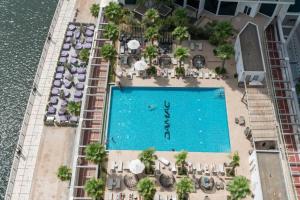 Studio with Pool & Canal Views - Near Dubai Mall - Downtown