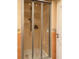 Holiday apartment in Vöhl with swimming pool