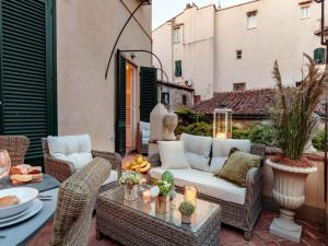 Apartment in Lucca with Rooftop Terrace Views