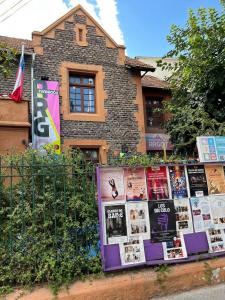 Hospedaje Argot Tu refugio ideal a pasos de Movistar