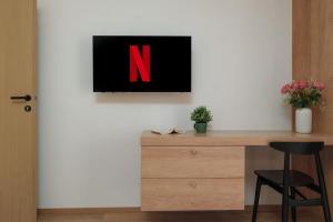 Designer 3-Bedroom by the Metro with Steam Sauna