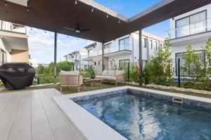 NOK Modern 3BR Villa with Patio by Vistacana