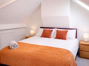 3BR Near York Centre, Free Parking & WiFi