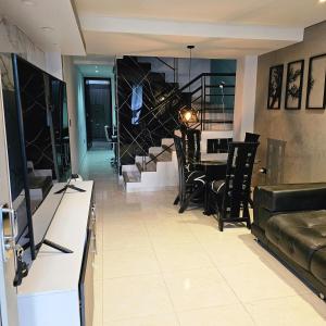 Casa Familiar con Vista a las Montañas A Minutos del Centro de Armenia