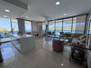 Super Lujoso - Con Cook - Vista al mar - Ideal para familias - BeachFront Property - Santa Marta Colombia