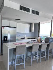 Super Lujoso - Con Cook - Vista al mar - Ideal para familias - BeachFront Property - Santa Marta Colombia