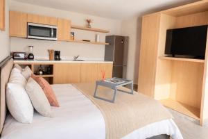 Upscale Combo Unit with Rooftop