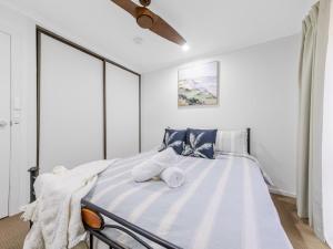 80m to sand Sunshine Bay retreat Batemans Bay