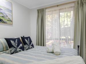 80m to sand Sunshine Bay retreat Batemans Bay
