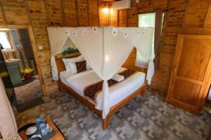 Jungle Breeze Hideout