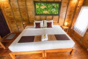 deluxe double or twin room with balcony