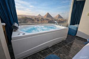 Pharaonic Pyramids Inn & jacuzzi