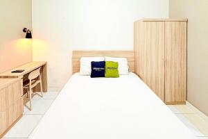 Urbanview Hotel Ultima Syariah Logam Bandung